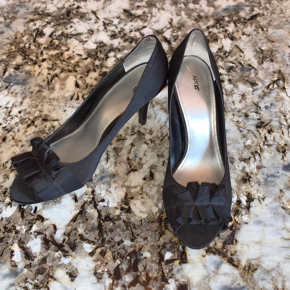 APT. 9  black heel with pee toe and ruffle